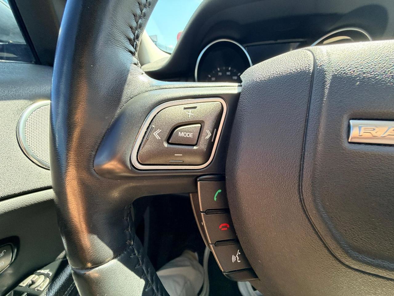 Used 2019 Land Rover Range Rover Evoque SE AWD/4WD image 15
