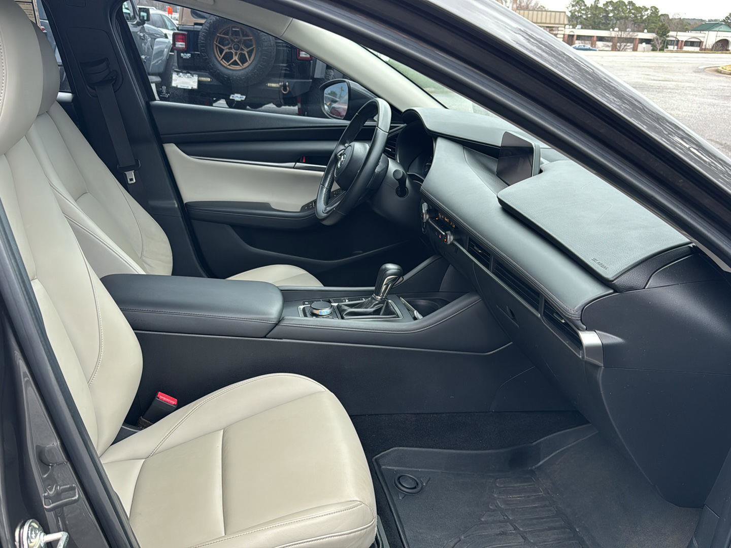 Used 2020 MAZDA MAZDA3 Sedan w/ Select Package image 10