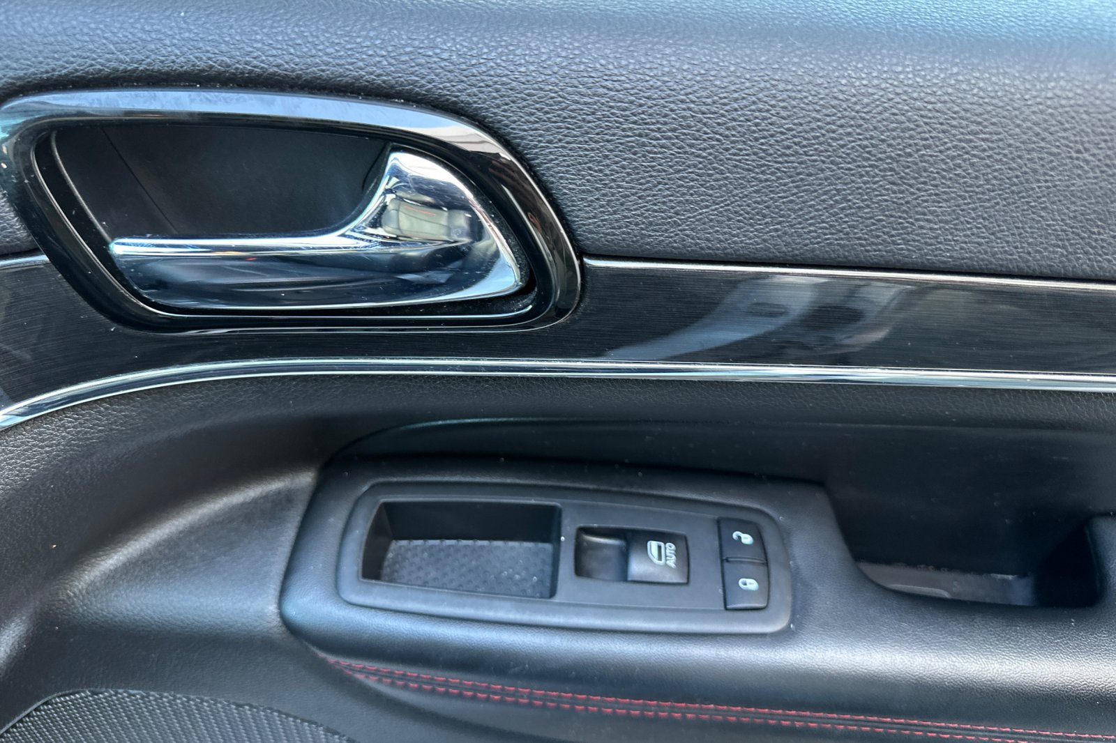Used 2019 Jeep Grand Cherokee Trailhawk w/ Trailhawk Luxury Group AWD/4WD image 21