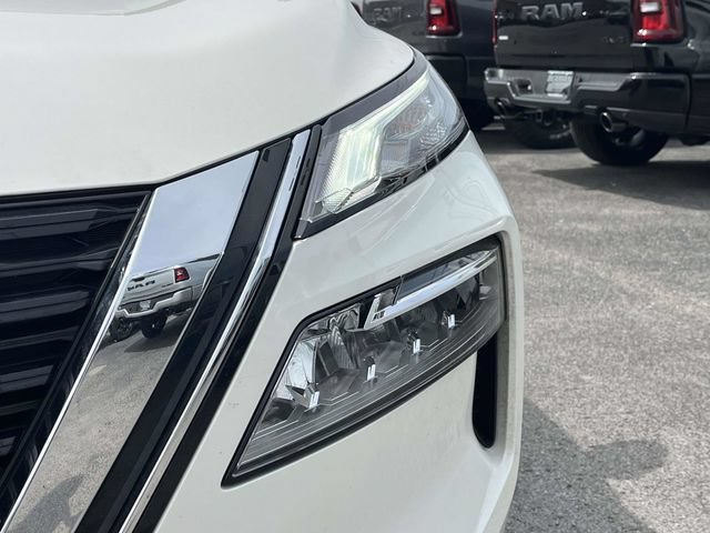 Used 2023 Nissan Rogue SV FWD image 9