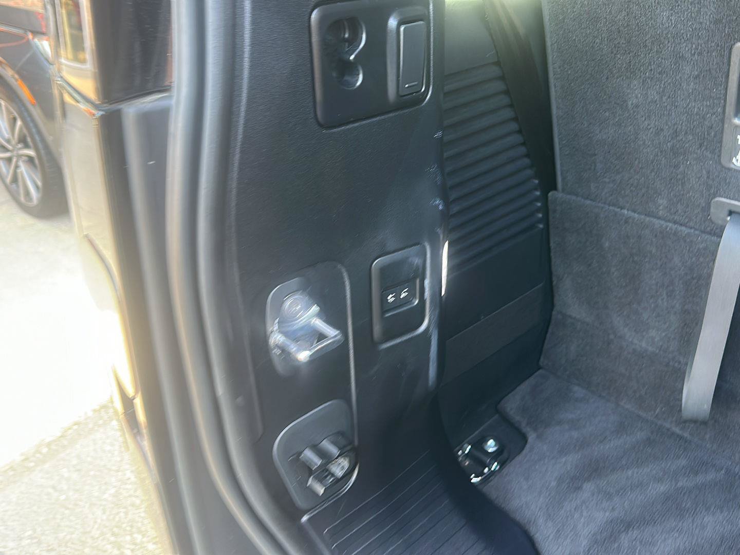 Used 2026 Land Rover Defender 130 X-Dynamic SE AWD/4WD image 22