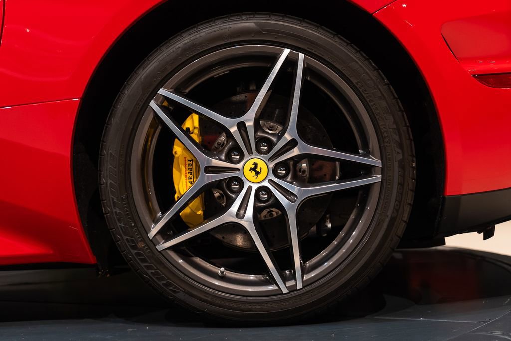 Used 2016 Ferrari California T image 18