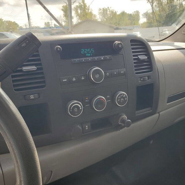 Used 2013 Chevrolet Silverado 3500 W/T image 16