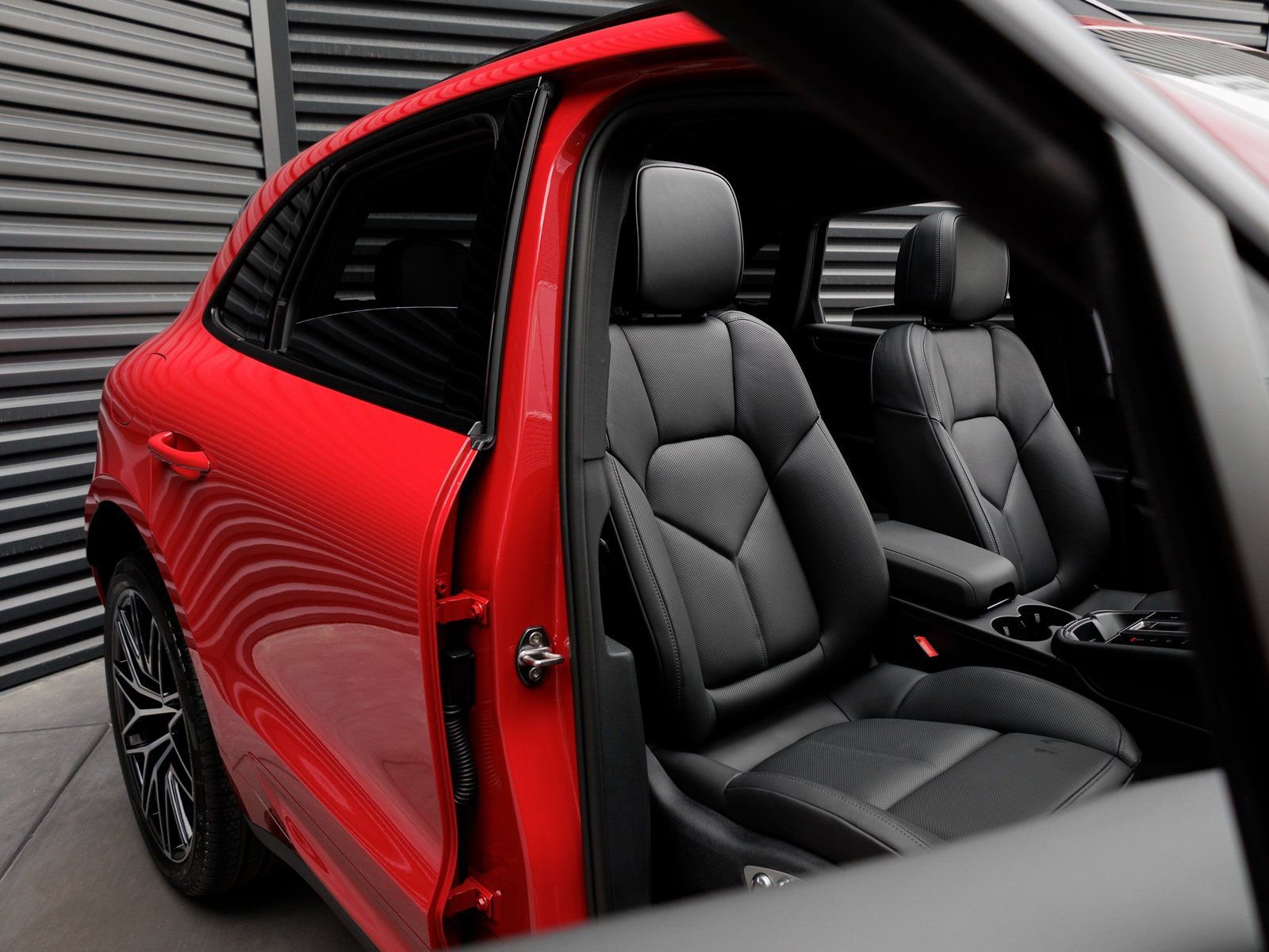 New 2025 Porsche Macan AWD/4WD image 24