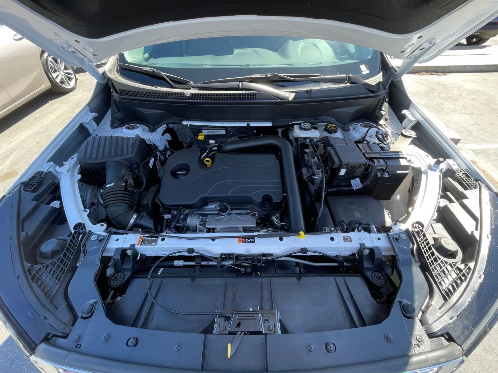 Used 2024 GMC Terrain SLE image 32