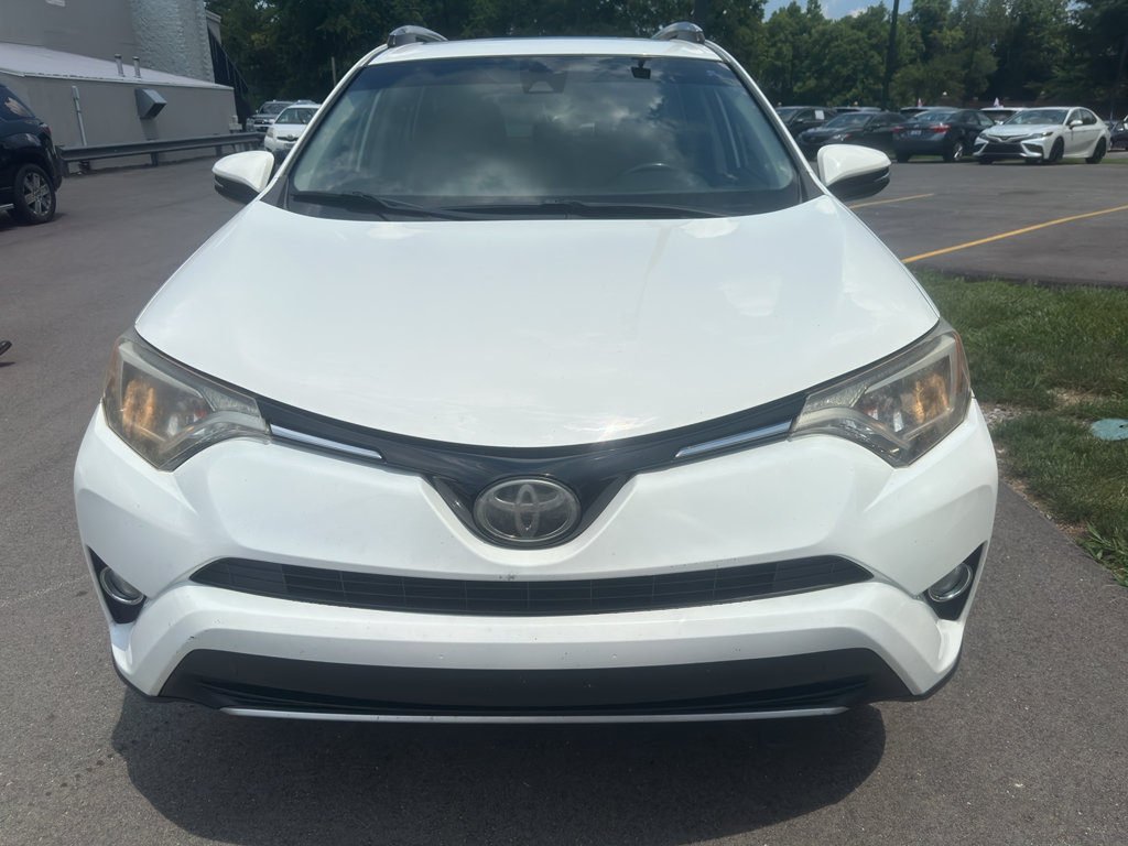 Used 2018 Toyota RAV4 XLE AWD/4WD image 2