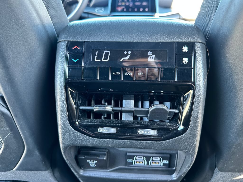 Used 2023 Jeep Grand Cherokee L Altitude AWD/4WD image 21