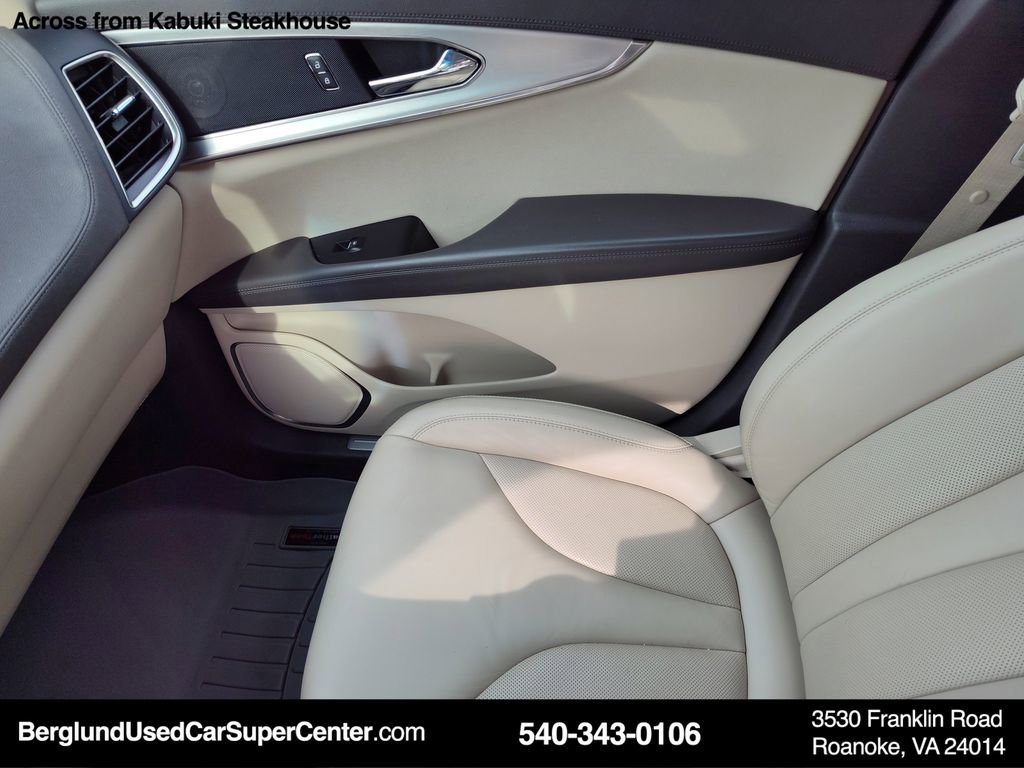 Used 2020 Lincoln Nautilus Premier w/ Equipment Group 101A image 31