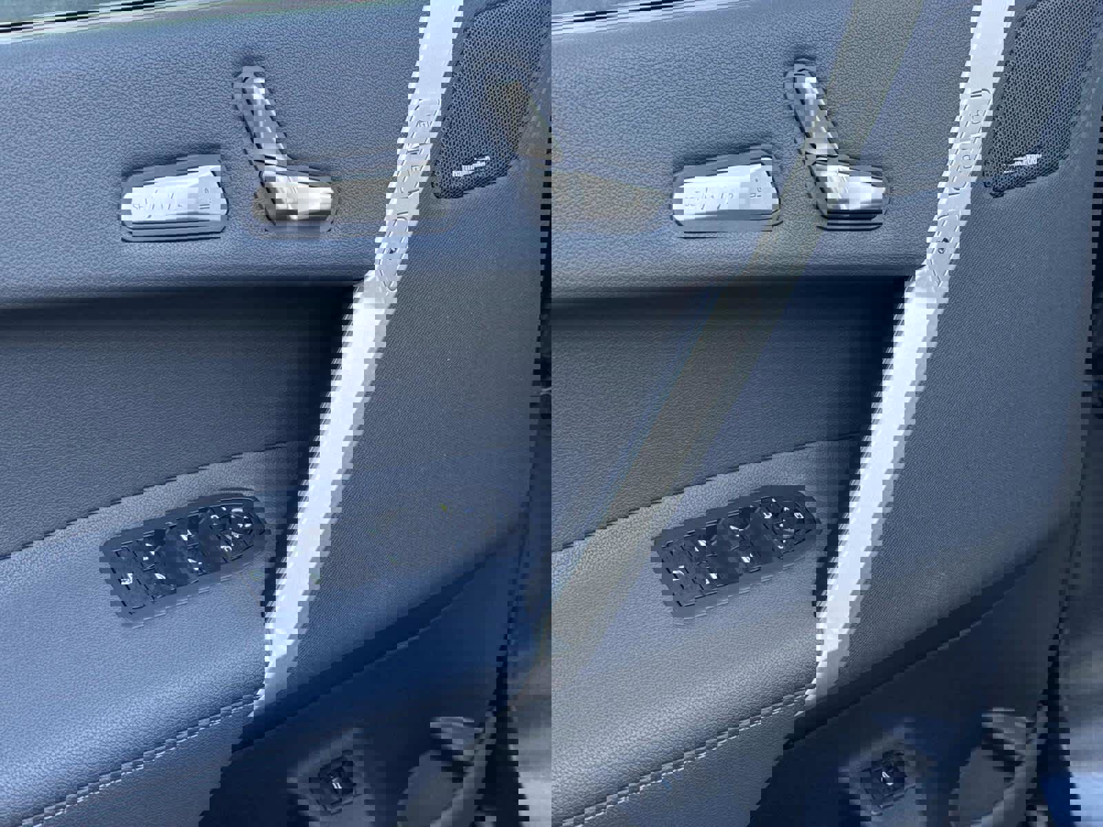 Certified 2025 BMW iX xDrive50 w/ Premium Package image 20