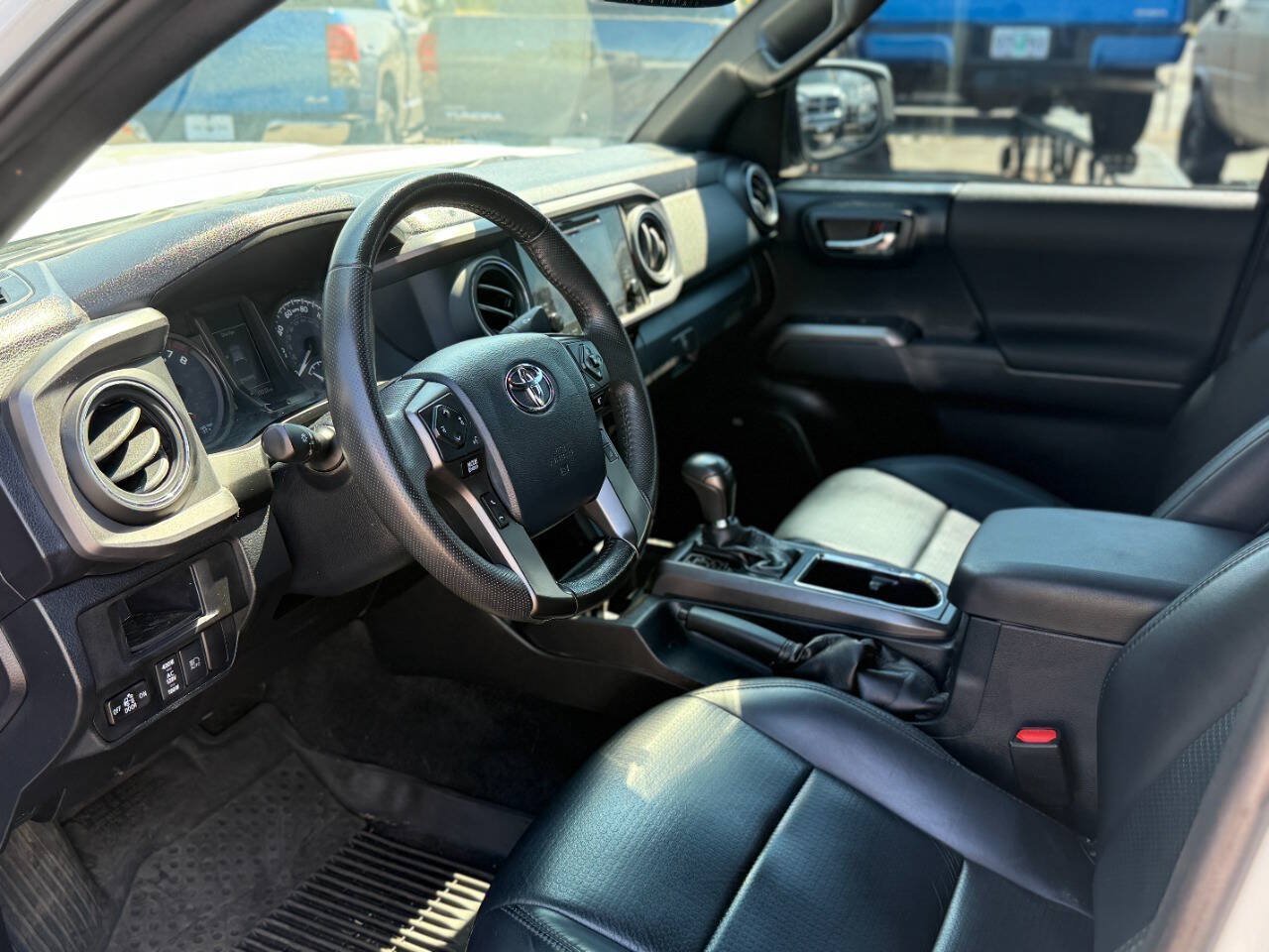 Used 2019 Toyota Tacoma TRD Sport w/ TRD Premium Sport Package AWD/4WD image 25