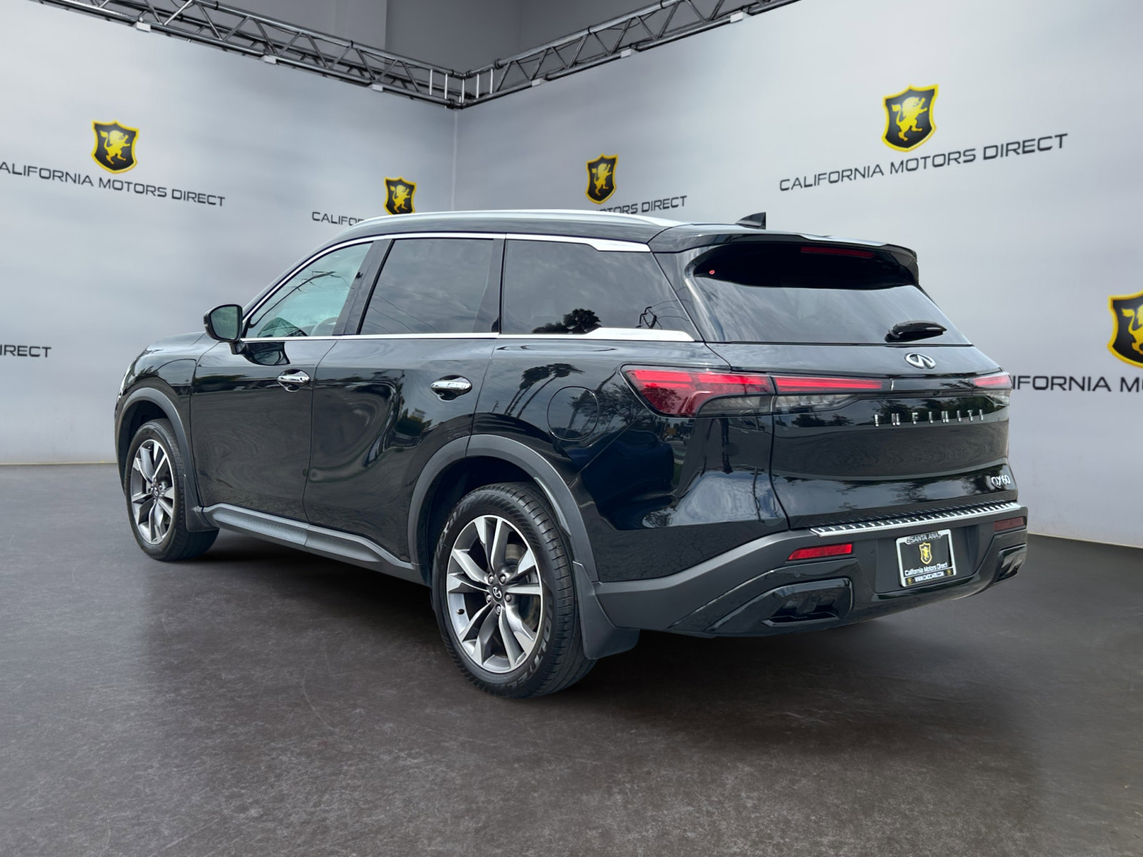 Used 2023 INFINITI QX60 Luxe w/ Vision Package FWD image 7