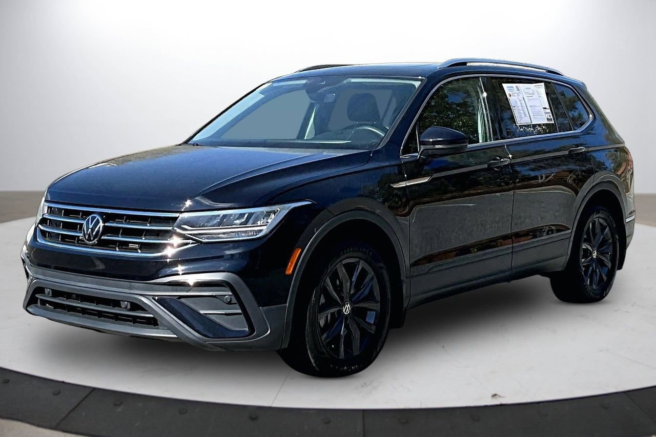 Used 2022 Volkswagen Tiguan SE w/ Panoramic Sunroof Package image 4