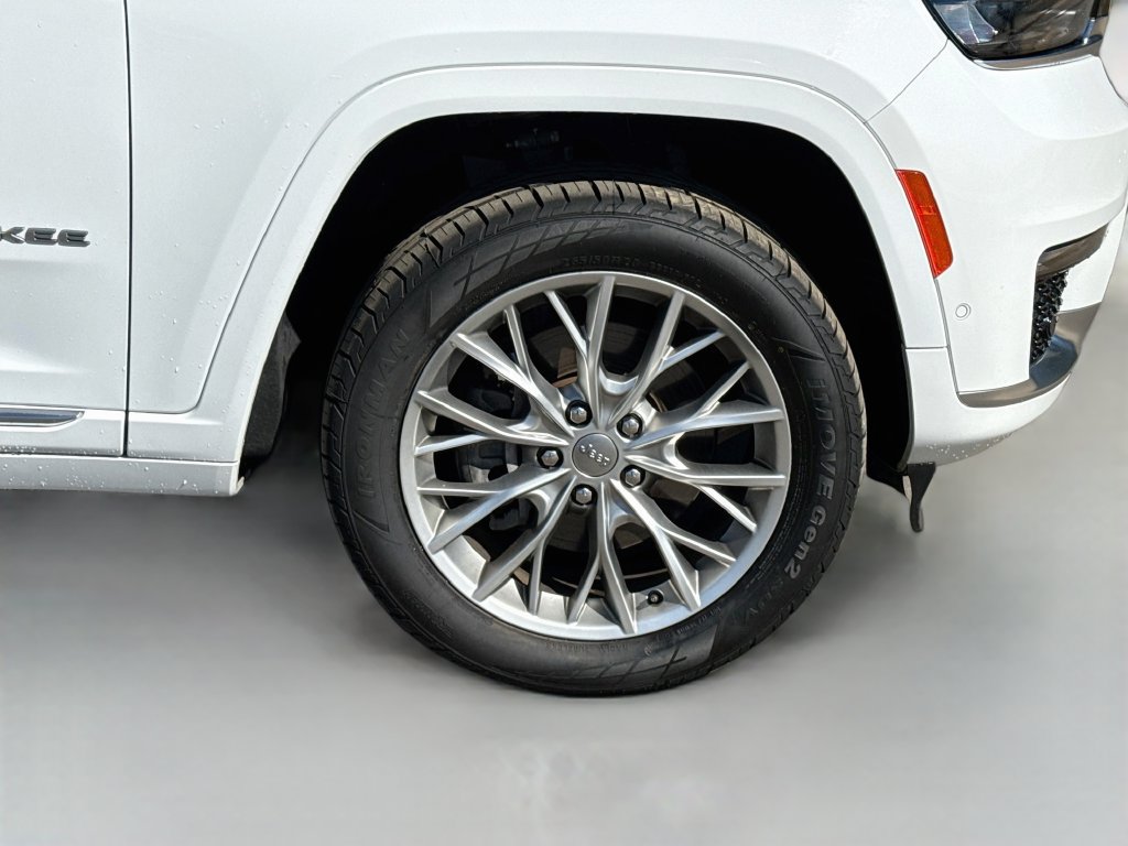 Used 2023 Jeep Grand Cherokee L Summit RWD image 9