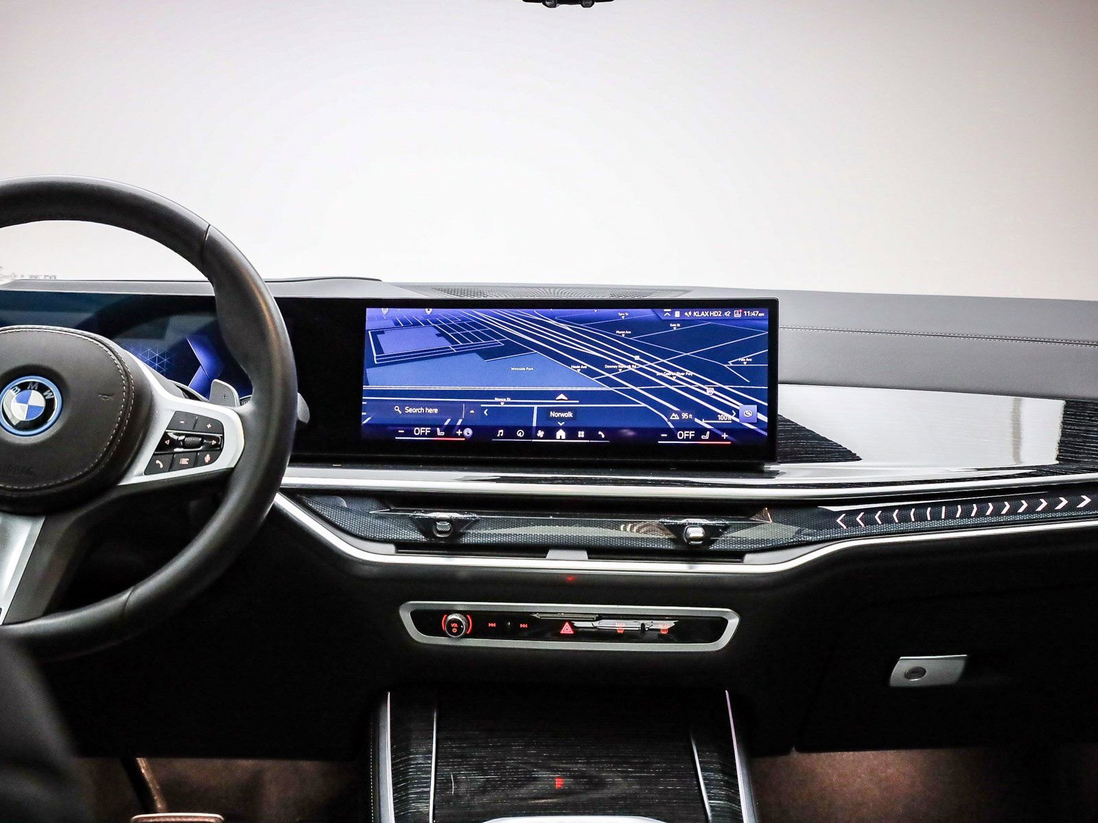 Certified 2025 BMW X5 xDrive50e w/ Executive Package image 15