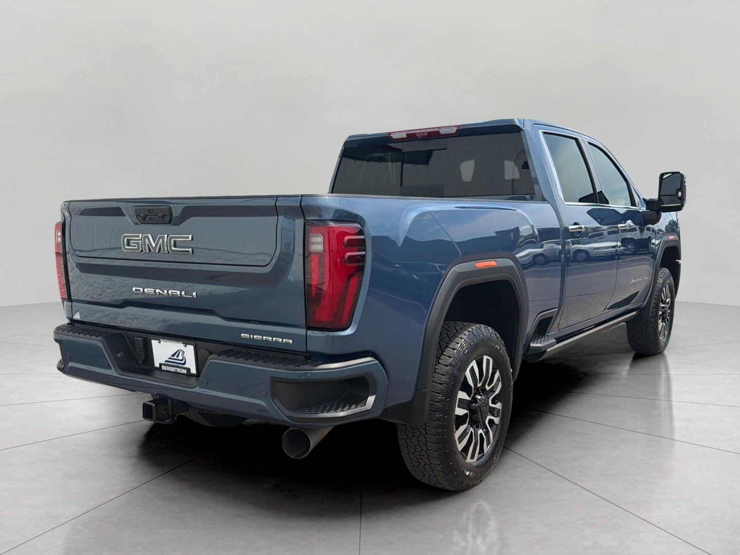Used 2026 GMC Sierra 3500 Denali Ultimate AWD/4WD image 5