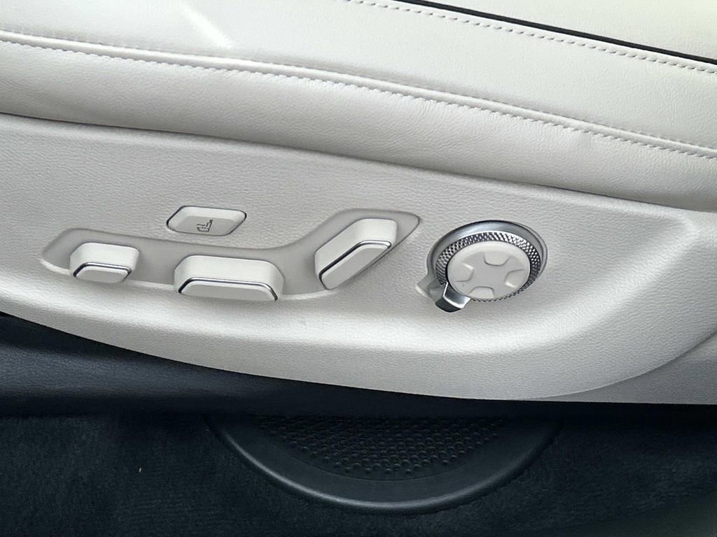 Used 2025 Genesis GV80 3.5T Advanced image 17