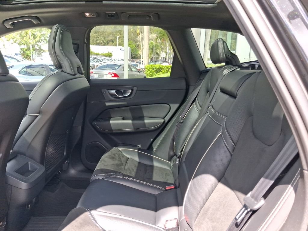 Used 2019 Volvo XC60 T5 R-Design w/ Protection Package Premier image 8