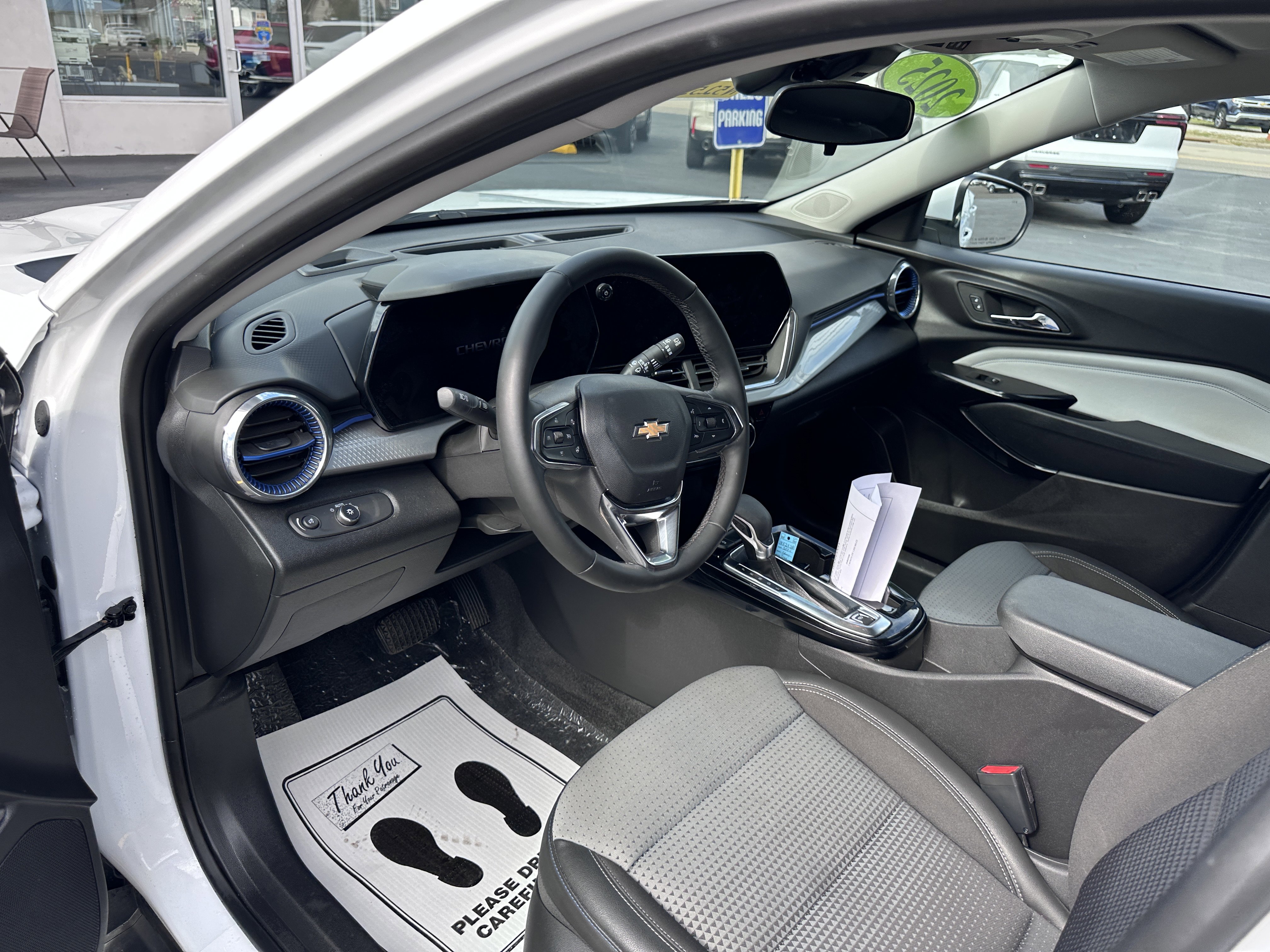 Used 2025 Chevrolet Trax LT w/ Driver Confidence Package image 14