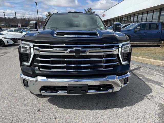 Used 2025 Chevrolet Silverado 2500 LTZ w/ LTZ Premium Package image 47