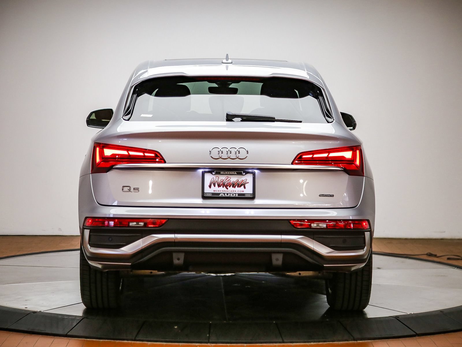 Used 2022 Audi Q5 2.0T Premium Plus w/ Premium Plus Package AWD/4WD image 3