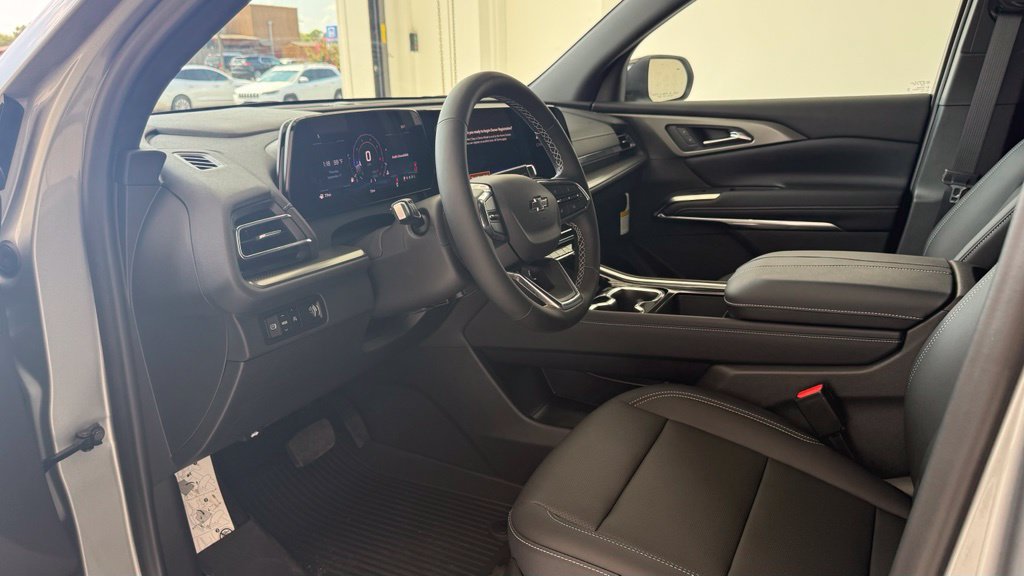 New 2027 Chevrolet Traverse LT w/ Driver Confidence Package FWD image 2