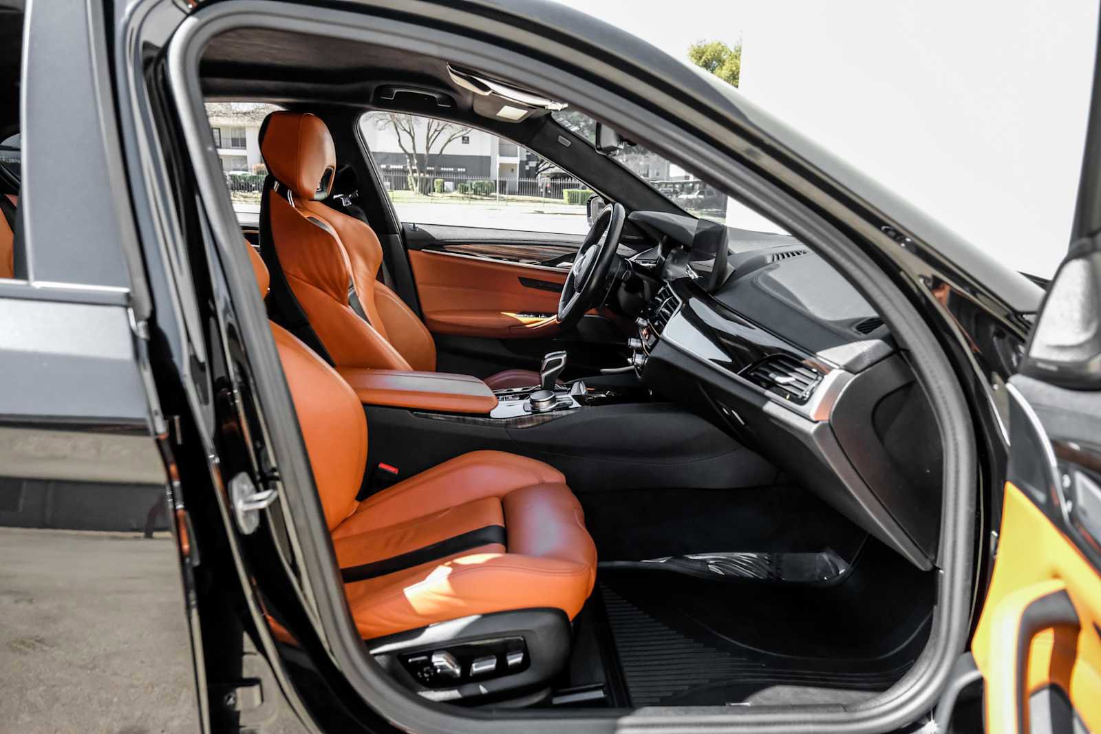 Used 2023 BMW M5 image 32
