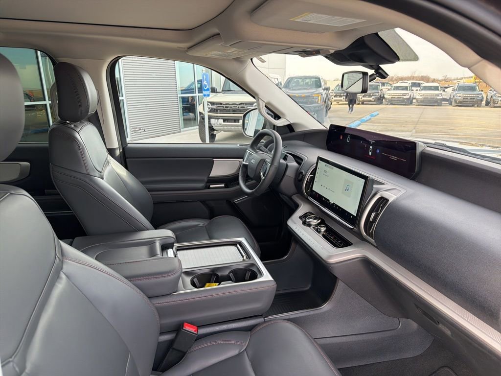 Used 2025 Ford Expedition Max Active AWD/4WD image 36
