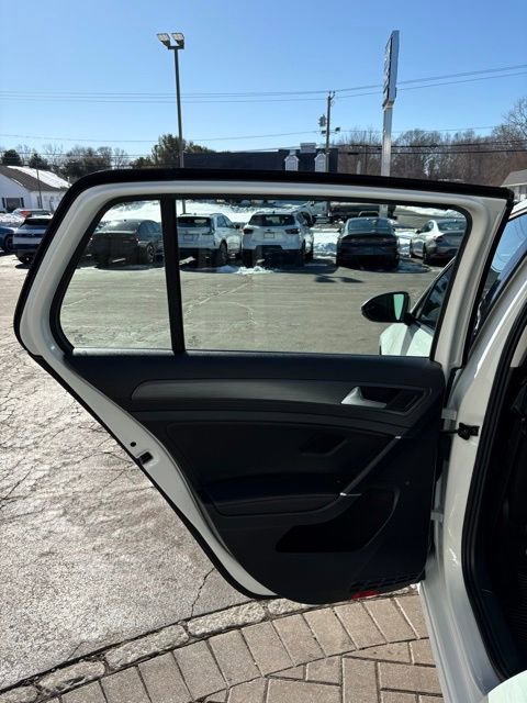 Used 2019 Volkswagen Golf SE image 43
