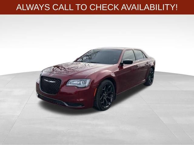 Used 2019 Chrysler 300 Touring w/ Sport Appearance Package image 3