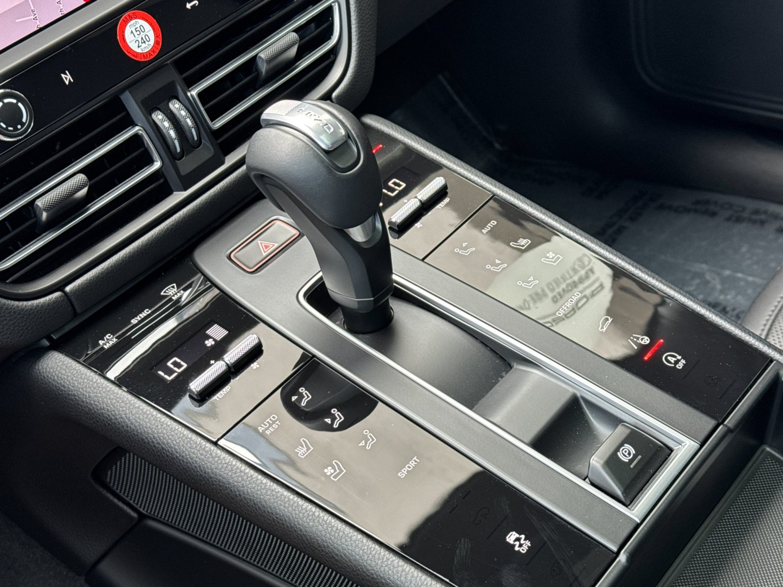 Certified 2026 Porsche Macan AWD/4WD image 25