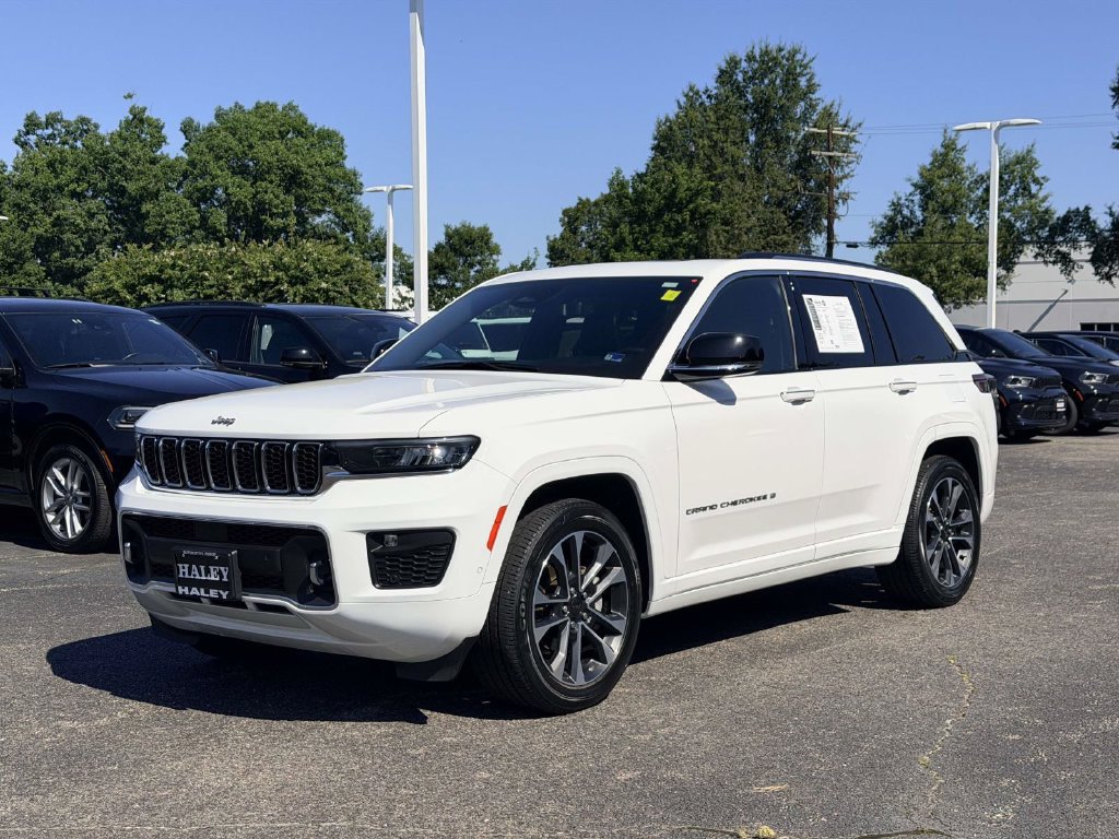 Certified 2023 Jeep Grand Cherokee Overland w/ Luxury Tech Group IV AWD/4WD image 5