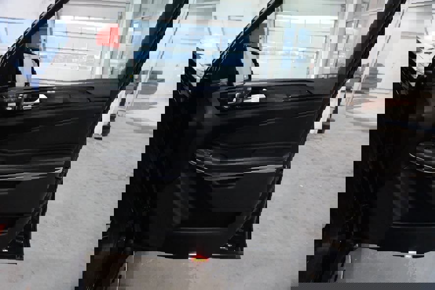 Used 2017 Mercedes-Benz GLS 550 4MATIC image 34