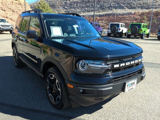 Used 2023 Ford Bronco Sport Outer Banks w/ Tech Package AWD/4WD image 3
