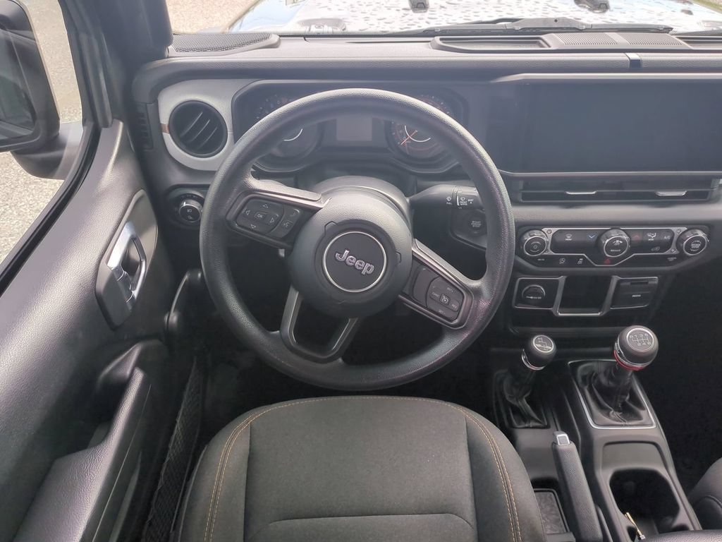 Used 2024 Jeep Gladiator Sport AWD/4WD image 17