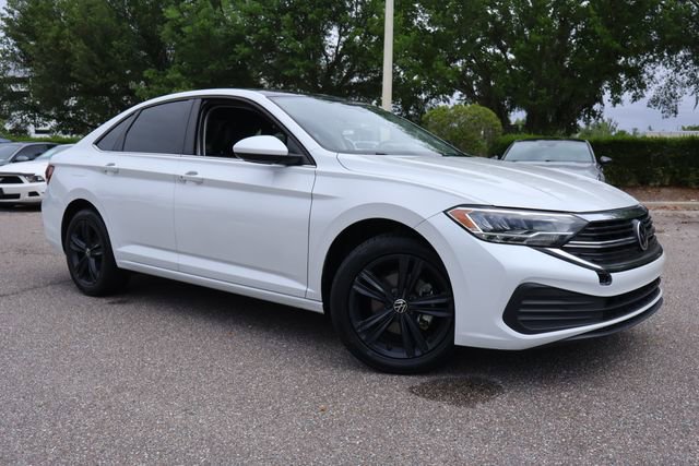 Certified 2022 Volkswagen Jetta SE w/ Panoramic Sunroof Package image 1