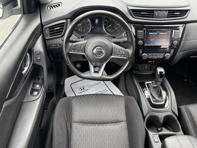 Used 2018 Nissan Rogue SV image 35