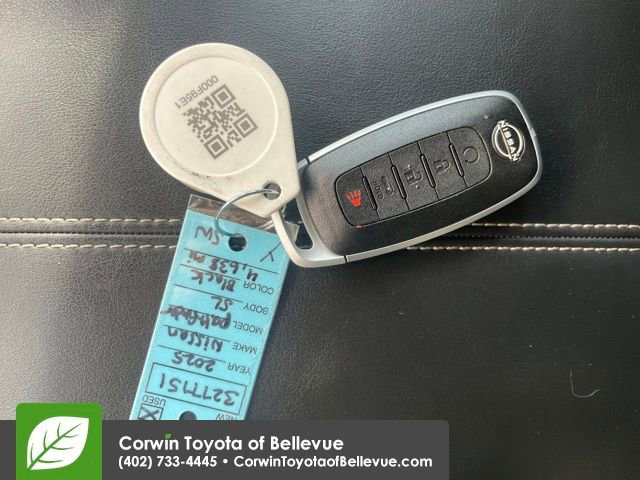 Used 2025 Nissan Pathfinder SL AWD/4WD image 22