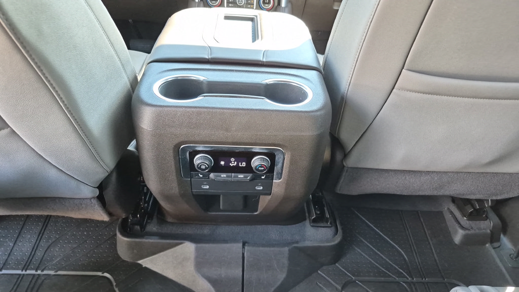 Used 2024 Chevrolet Suburban Z71 w/ Luxury Package AWD/4WD image 21