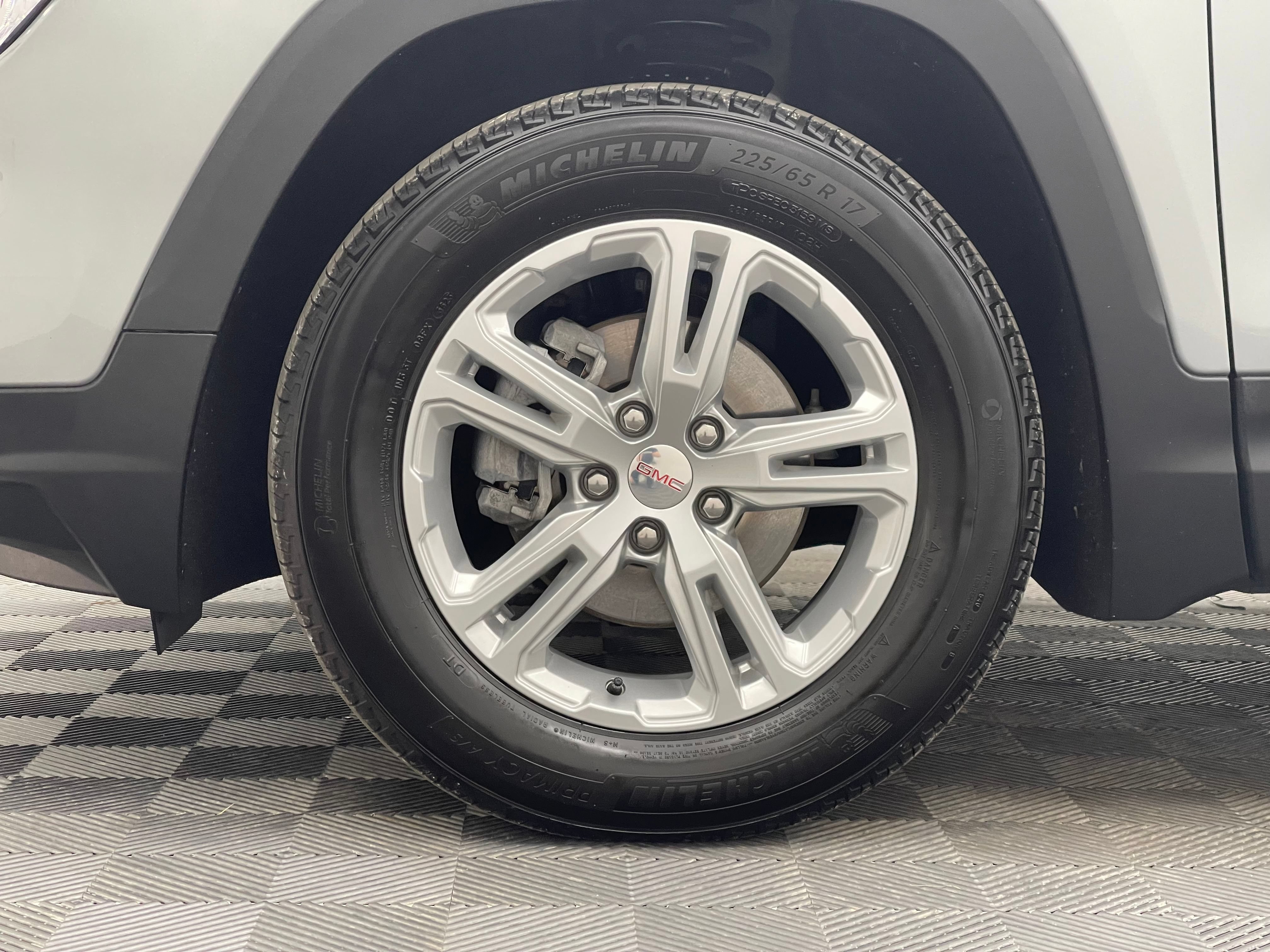 Used 2024 GMC Terrain SLE w/ Driver Convenience Package FWD image 14