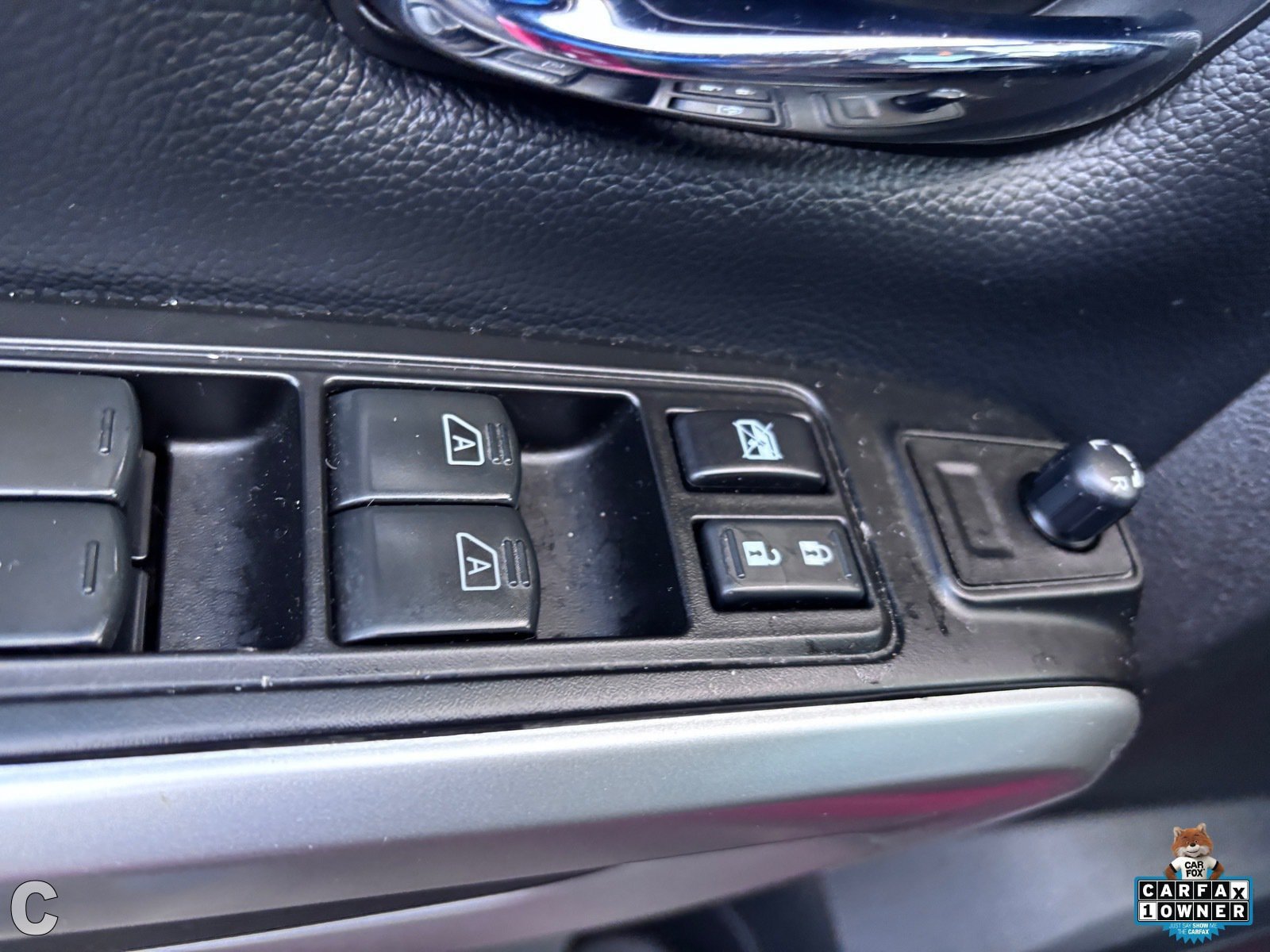 Used 2024 Nissan Titan SV w/ SV Convenience Package RWD image 16