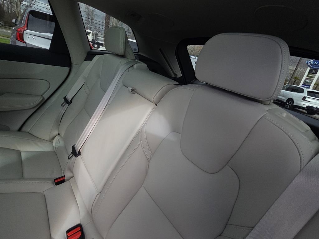 Certified 2023 Volvo XC60 B5 Ultimate image 6