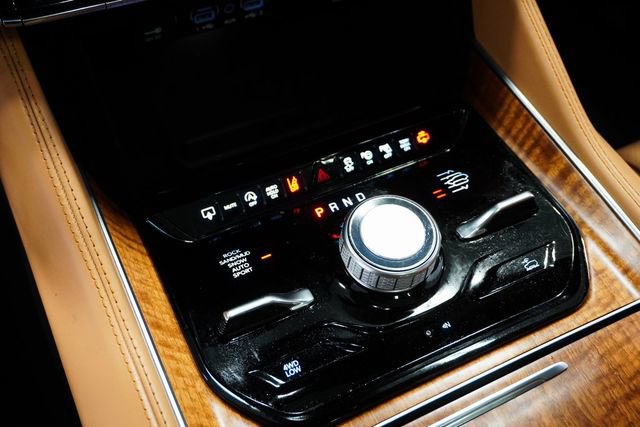 Used 2023 Jeep Grand Wagoneer Series III AWD/4WD image 30