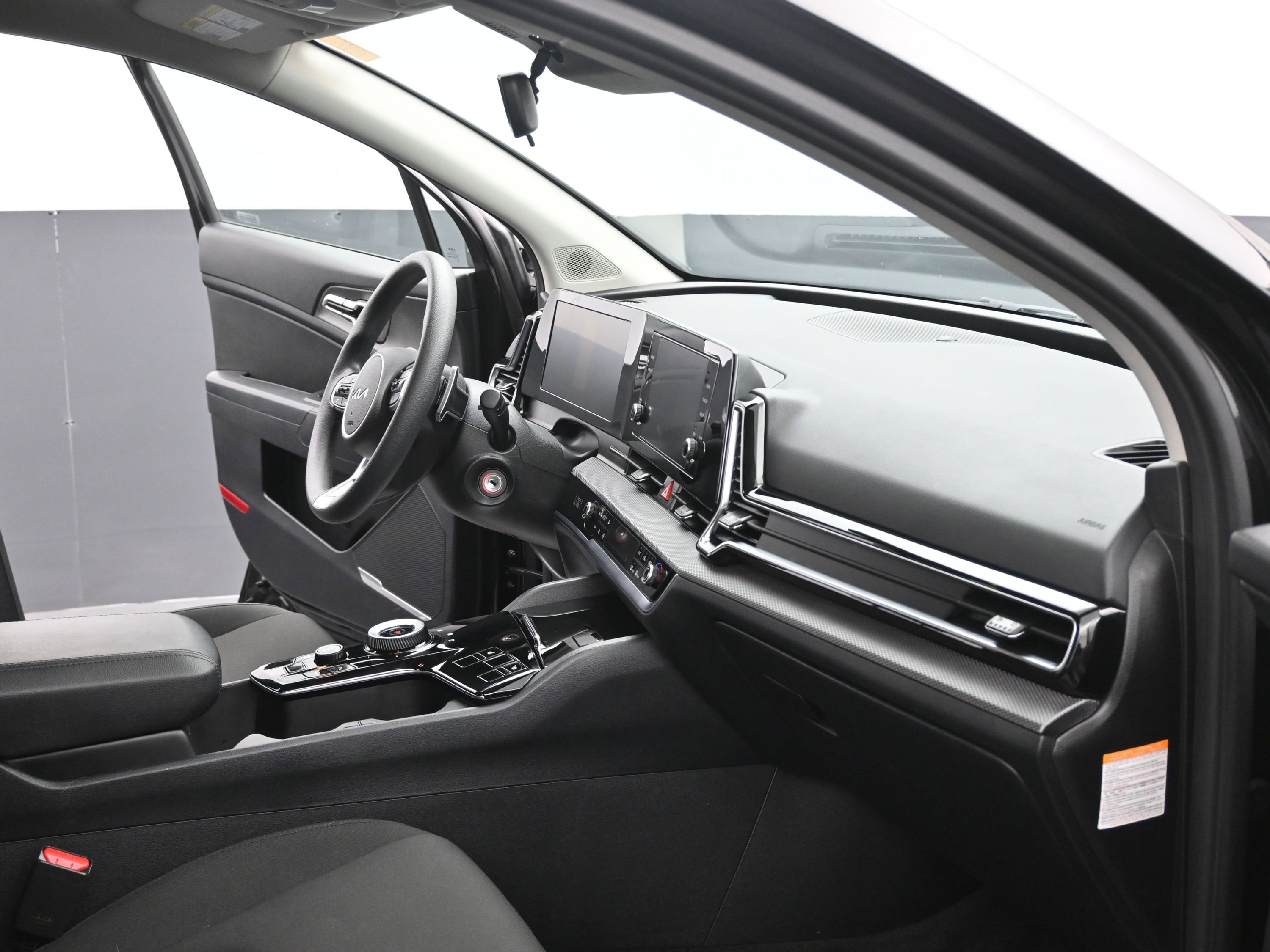 Used 2025 Kia Sportage LX image 11