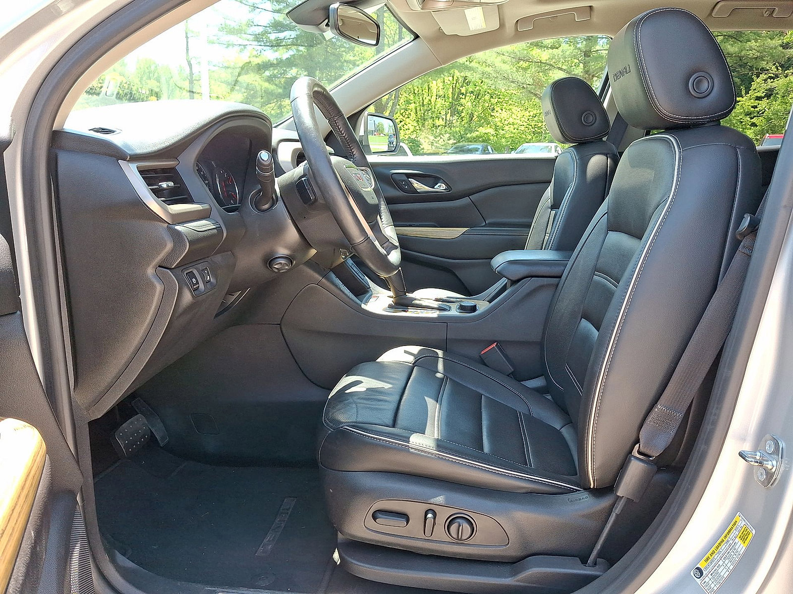 Used 2017 GMC Acadia Denali AWD/4WD image 11