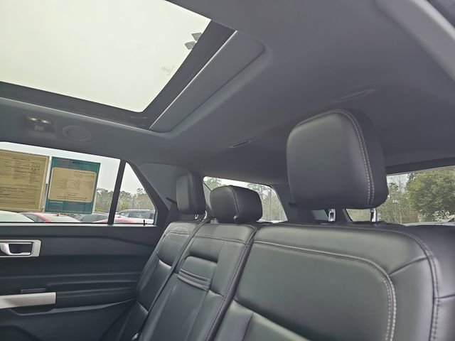 Used 2022 Ford Explorer XLT w/ Equipment Group 202A image 15