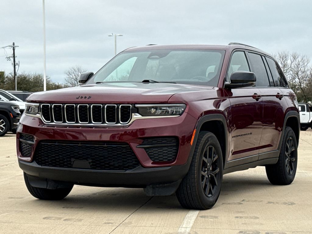 Used 2024 Jeep Grand Cherokee Altitude AWD/4WD image 3