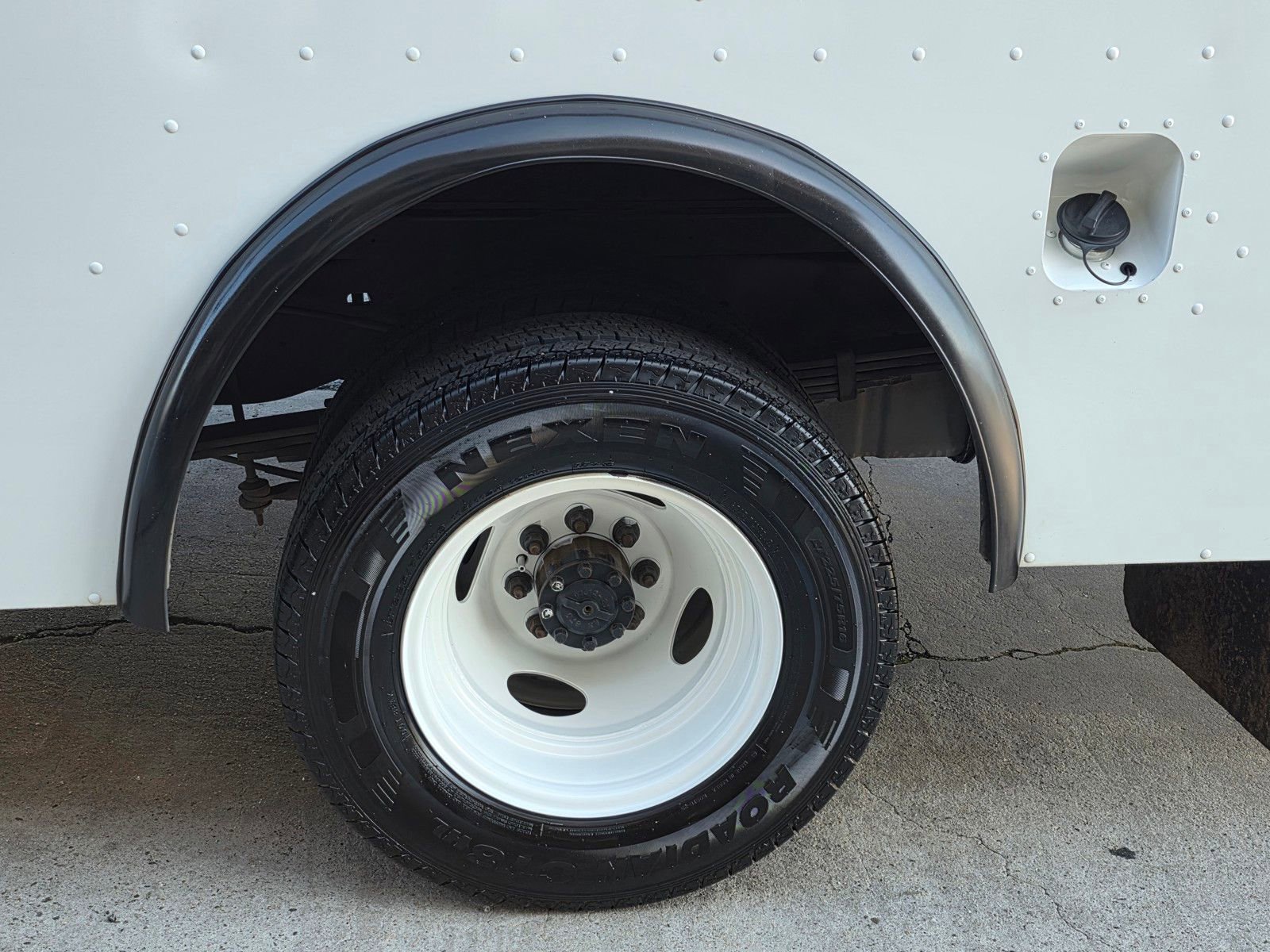 Used 2017 Ford E-350 and Econoline 350 Super Duty w/ A/C Prep Package RWD image 15
