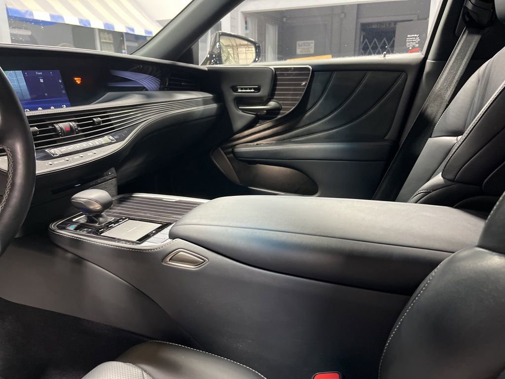 Used 2019 Lexus LS 500 AWD w/ Accessory Package (Z1) image 19
