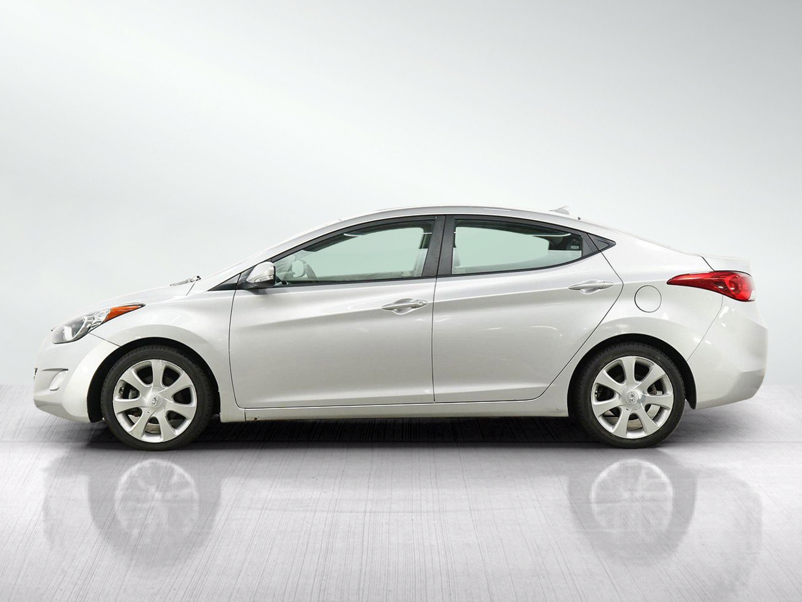 Used 2013 Hyundai Elantra Limited FWD image 2