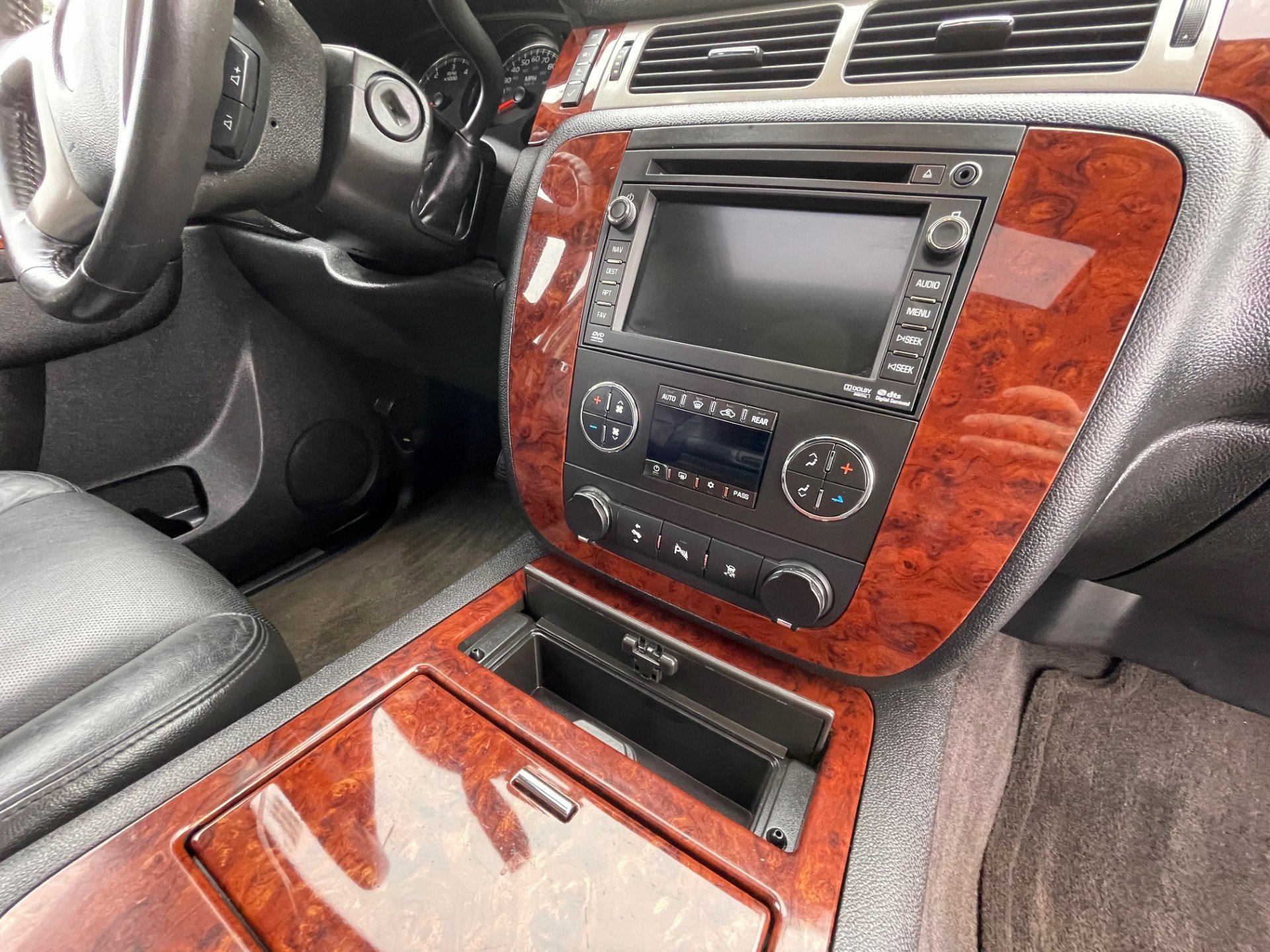 Used 2010 Chevrolet Tahoe LTZ RWD image 33